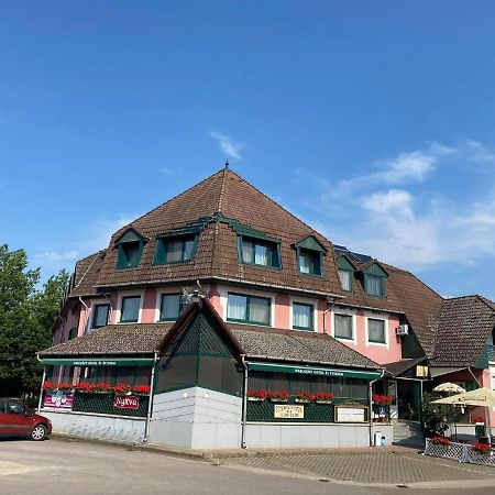 Hableany Hotel Tiszafüred Buitenkant foto