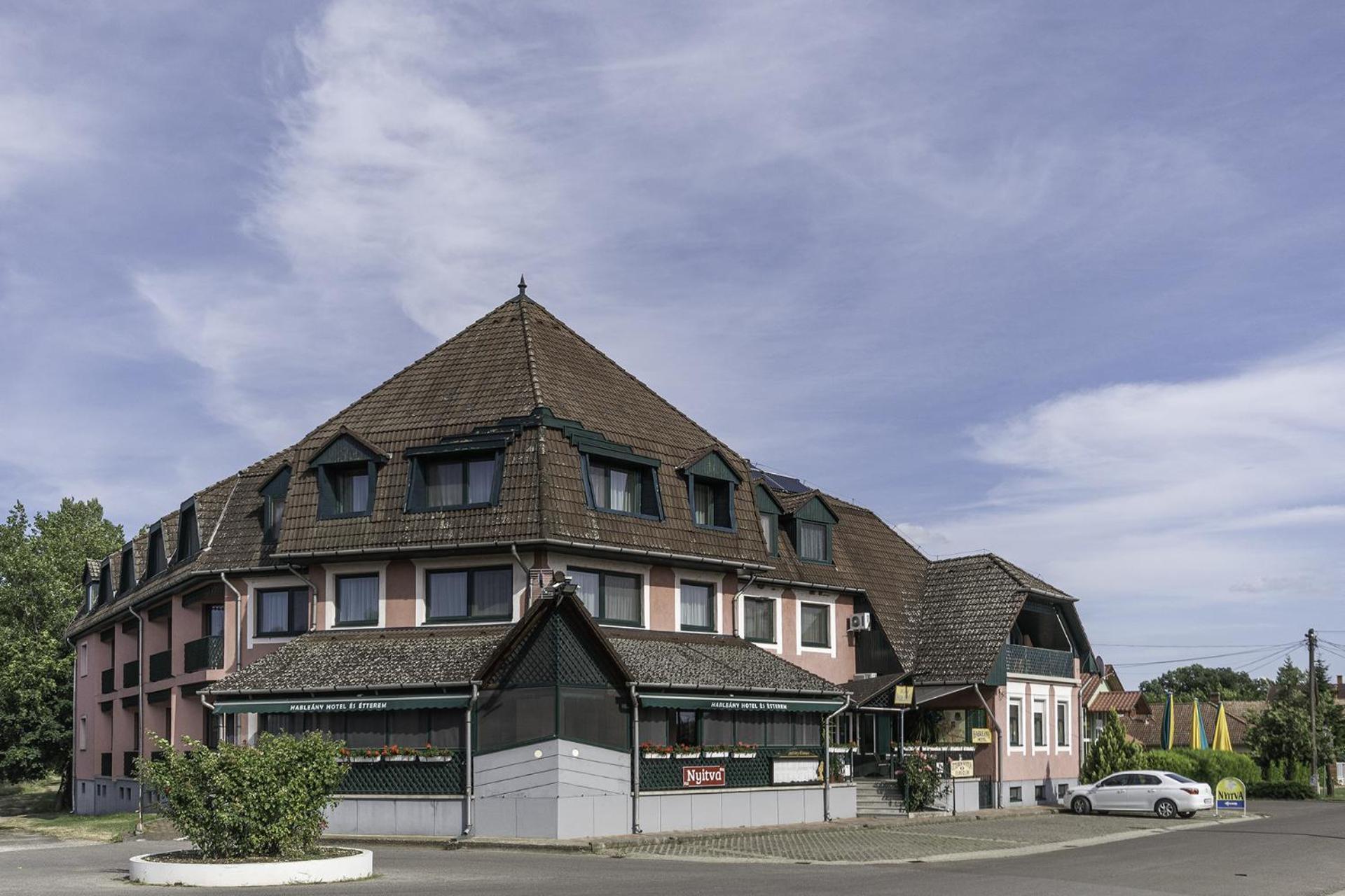 Hableany Hotel Tiszafüred Buitenkant foto