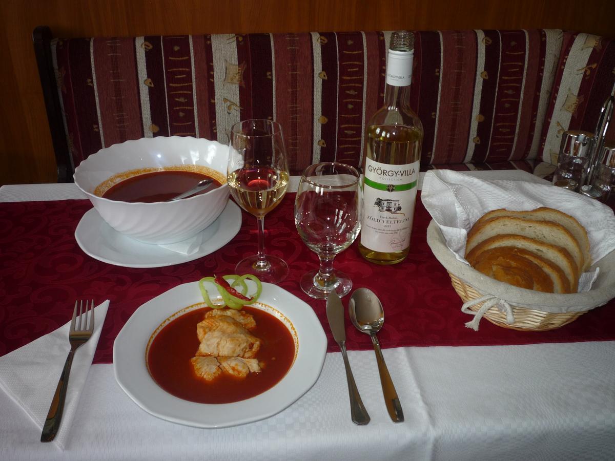 Hableany Hotel Tiszafüred Buitenkant foto
