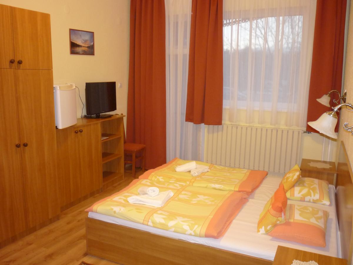 Hableany Hotel Tiszafüred Buitenkant foto